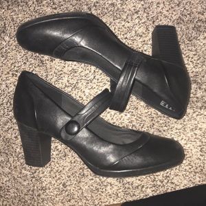 Clarks cushion soft Heels